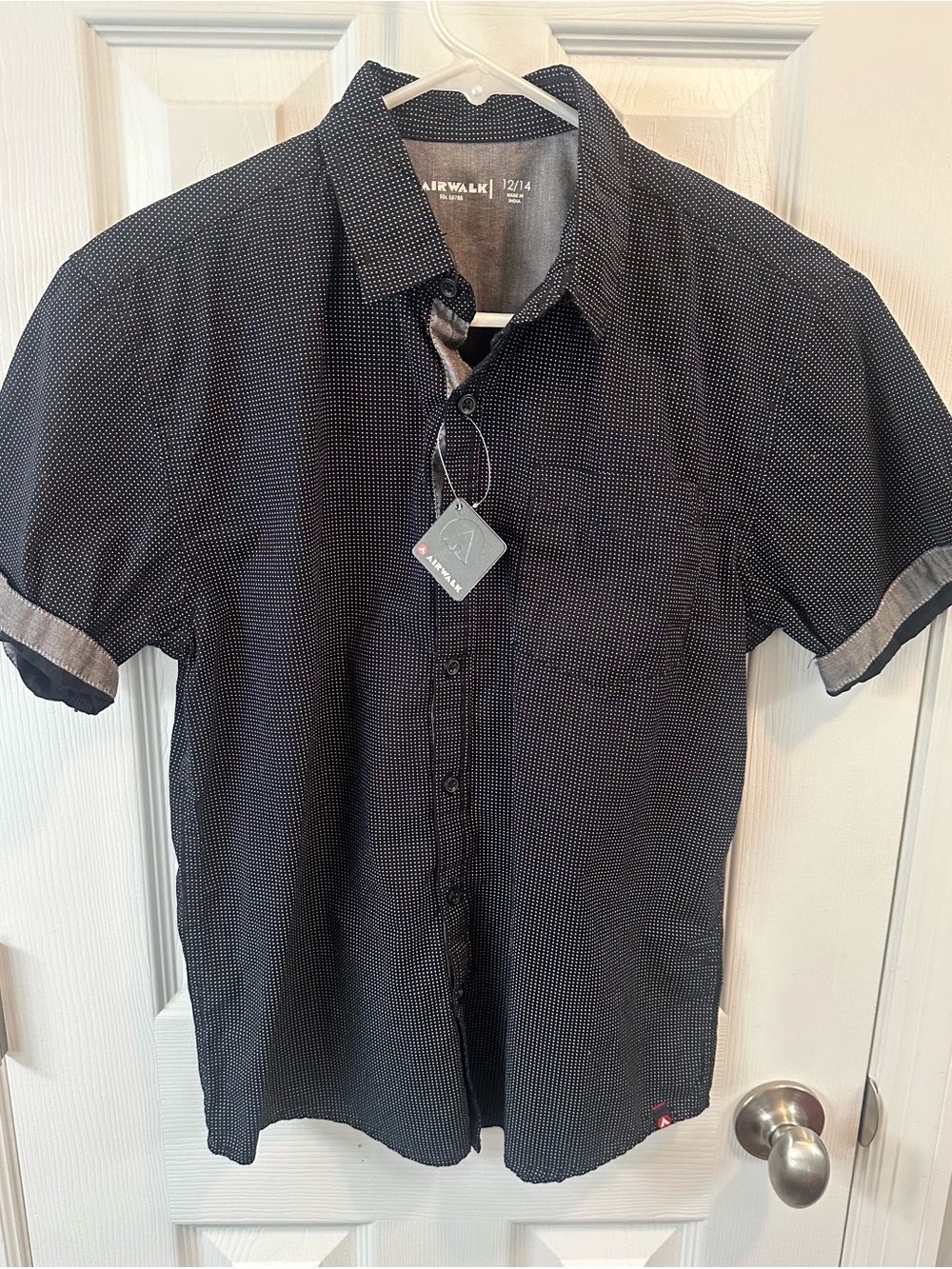 Airwalk Boy’s Black Micro-Dot Short-Sleeve Button-Down Shirt 12/14